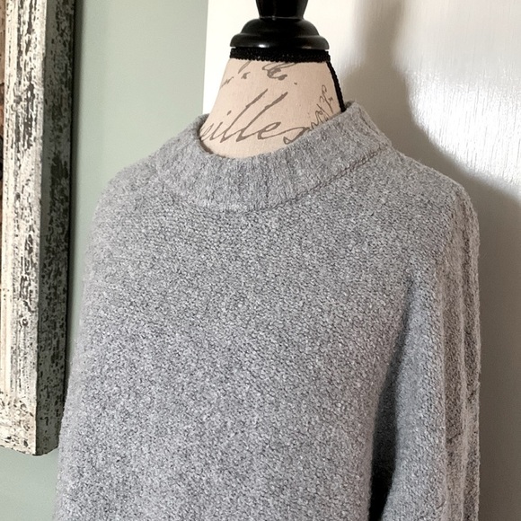 OLD NAVY Cozy Oversized Pullover Boucle Crew Neck Sweater - Light Grey Heather - Picture 3 of 12